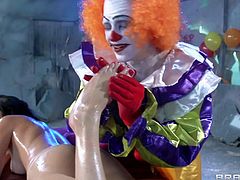 Dirty and kinky brunette babe Veruca James gets her kinkiest fantasy come true, when she gets a hot massage and toe licking from a turned on clown Bill Bailey