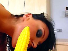 Tina loves to masturbate all day long and this time she wanted to play with her anus and a corn