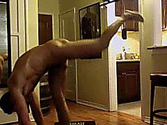 Sexy muscular man shows his sexy hot muscular body and teases his viewers to watch him jerk off his big mard cock in his nice guy cams show