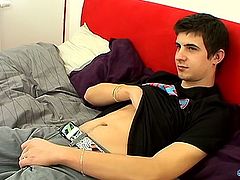 Self Sucking Bfs brigns you an awesome free porn video where you can see how this handsome teen lad beats his hard cock while assuming some very interesting poses.
