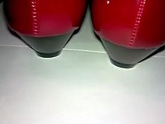 110607 Cum on leather red shoes (Lanbeike)