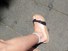 feet in public