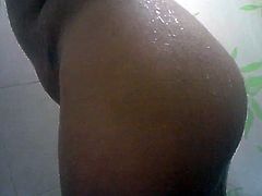 Record herself in shower