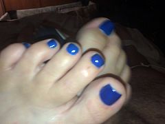 wifes blue toes
