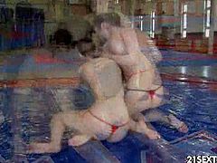 Beata Undine and Hadjara meet on the fighting ring. They pour oil all over their bodies and start fighting.