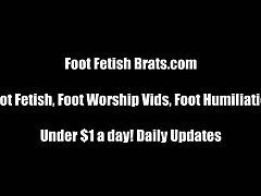 Foot Fetish Brats brings you a hell of a free porn video where you can see how these nasty and wild belles lick and play with their feet while assuming very hot poses.