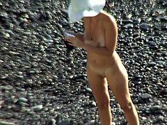 He feels arousing when watching this nude beauty posing in the sun