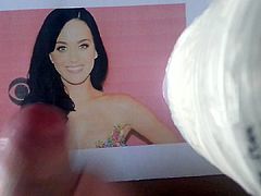 Katy Perry facial