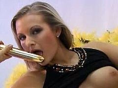VirtuaGirl brings you a hell of a free porn video where you can see how the sensual blonde dildos her sweet pink cunt into heaven while assuming very naughty poses.