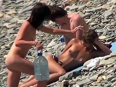 Voyeur must have an amazing time while spying on these beautiful girls enjoying day at the beach