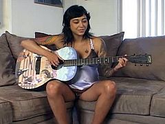 pregnant - Guitarplayer