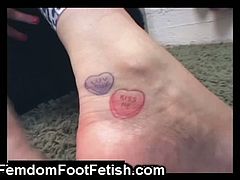 Rosy teases you with her perfect feet, humiliates you and tells you how much of a dirty pervert you are for wanting to fuck her feet. She shows off her cute feets. Enjoy!