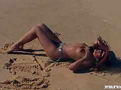 Attractive and hot dark haired cutie with awesome ass tickles her cunt on the beach. Have a look at this chick in Private sex clip.