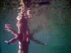 MILF full naked under the water