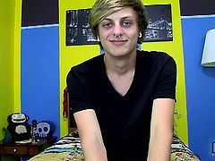 Boy Crush brings you a hell of a free porn video where you can see how the horny twink Jason Aalencia dildos his tight ass while assuming some very hot poses.
