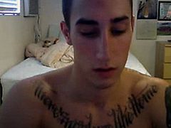 Sexy amateur twInk jerks off on webcam
