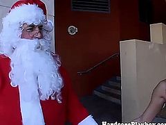 Sexy amateur elf hottie with funny pubic hair fucking santa close up