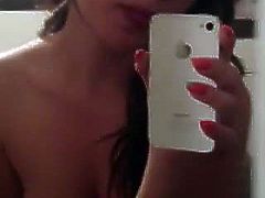 Hot Amateur Takes Naked iPhone Video Selfie