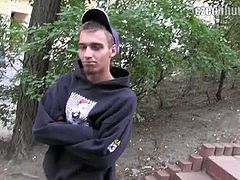 Czech Hunter brings you a hell of a free porn video where you can see how this naughty stud gives a great outdoors handjob while assuming very interesting poses.
