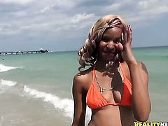 Extremely hot tart takes dudes cum loaded love stick in her hot mouth