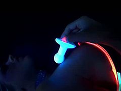 Samantha Saint wears clothes and uses a butt plug that glow in a black light. She shoves that thing in her ass and then in her mouth, teasing with her naughtiness.
