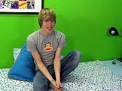 Boy Crush brings you very intense free porn video where you can see how Corey Jakobs dildos his tight ass and provokes while assuming very naughty positions.