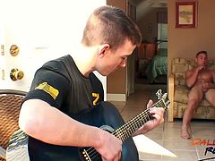 Guitarist Mick Gibson caught muscular stud Wesley Pike masturbating at his room and voluntarily helped him get off by blowing his package and drilling his butthole.