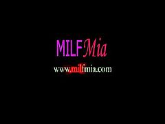 Squirting MILF Mia