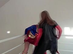 Batwoman vs Supergirl