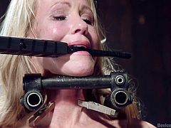 If you're into horny milfs, who look for adventurous thrills, see Simone experiencing orgasmic pleasures. The blonde slut is the prisoner of a kinky bondage device, while numerous clothes pins torture her body parts. This bitch is awfully tormented, when her naughty cunt is aroused with a dildo and a vibrator.