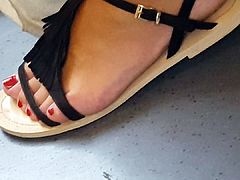 Red teen toes