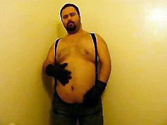 Danish Guy - Bear jerking off wearing leathergloves and sus