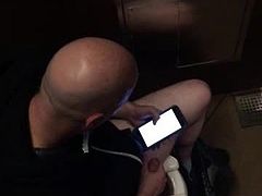 Str8 spy bald daddy in public toilet