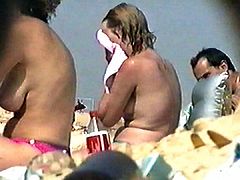 candid big topless bobbs at beach