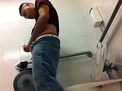 Str8 spy Mexican guy in public toilet