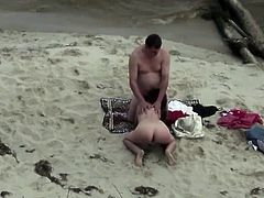 http://img3.xxxcdn.net/0r/rr/de_beach_sex.jpg