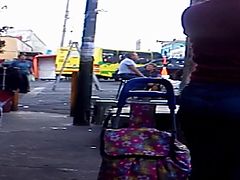 Una Milf de compras por la ciudad