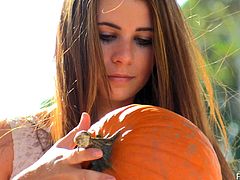 Intriguing brunette who loves both the pumpkins and the masturbation
