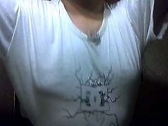 Bouncing moobs in t-shirt