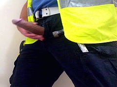 ME THE BUILDER GOING COMMANDO AND WANKING OFF FOR YOU