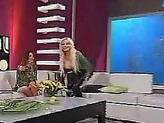 Sabrina Sabrok y un desfile sexy para ViVo TV