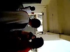 Heteros desafiados a se beijar na escola