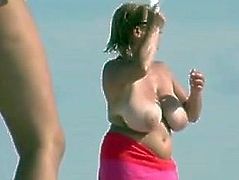 just wow big tits on beach