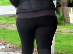 Teen girls big ass in leggings