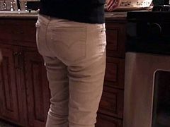 Hot candid voyeur girl in tight jeans nice ass