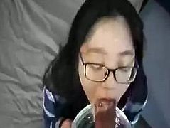 Asiatica comiendo semen (Asian eating cum)