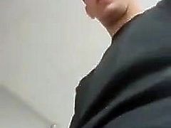 Teen Boy Jerks in Shool Toilett