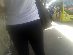 GOSTOSA NA PARADA (BUTT IN BUS STOP)
