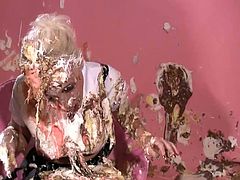 Blonde Pied In Face Splosh WAM