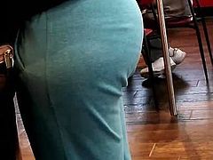 Candid Round Booty in sweatpants